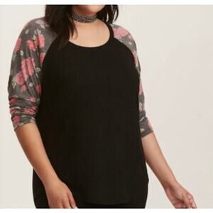 TORRID Rose Print Raglan Black Tee Sz 2